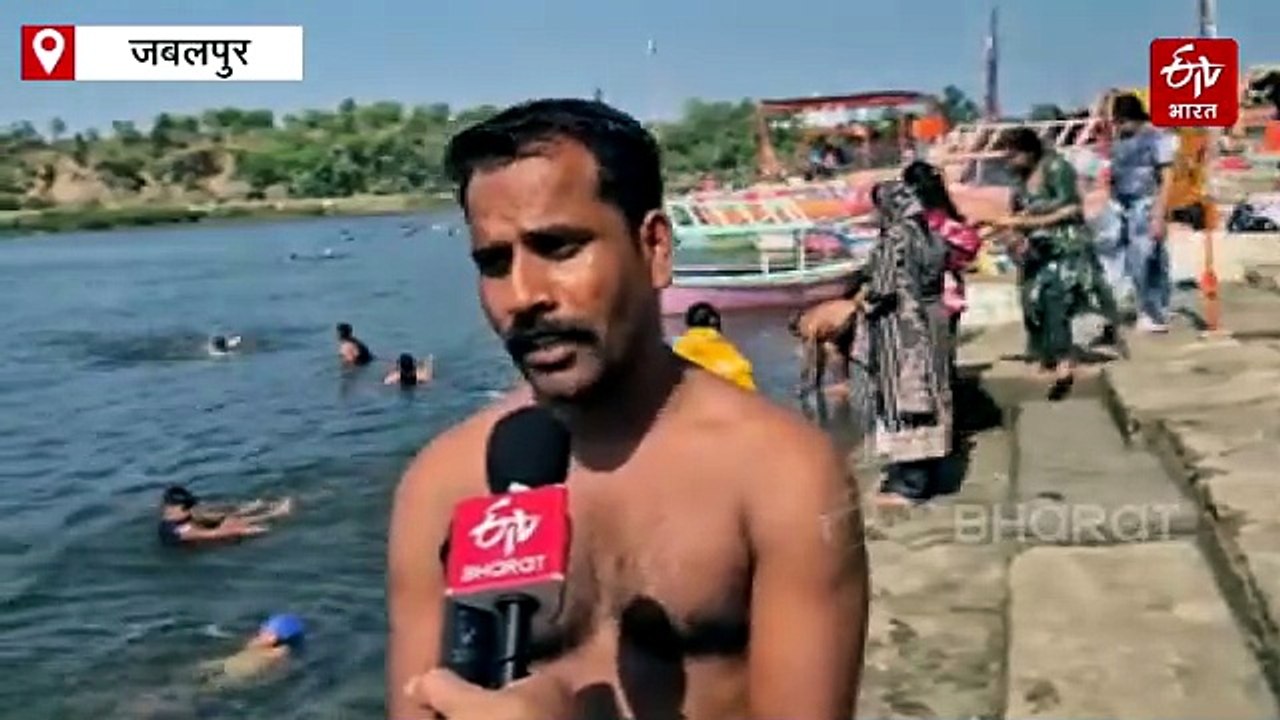 नर्मदा की लहरों पर महा योग, मलखंब एथलीट ने गरुण आसन-पिरामिड बना दुनिया को चौंकाया