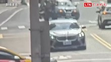 北市敦化南路轎車疑搶快左轉 騎士遭撞噴飛重傷