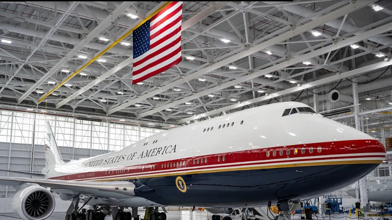 Trump exhibe el nuevo Air Force One, un Boeing valorado en 400 millones de dólares