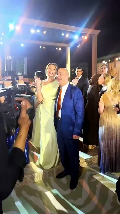 رقصة رومانسية تجمع بين عمرو أديب ودينا طلعت