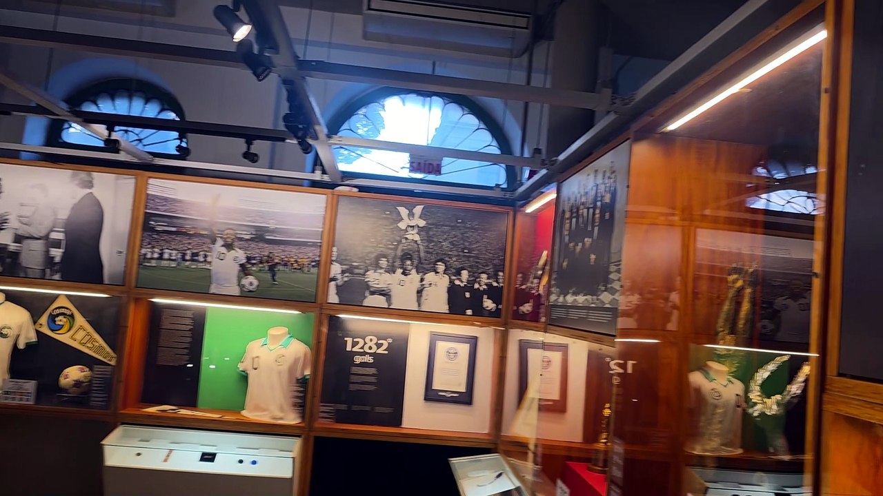 Un viaje a la gloria de "O Rei": El imponente Museo de Pelé en São Paulo   Santos