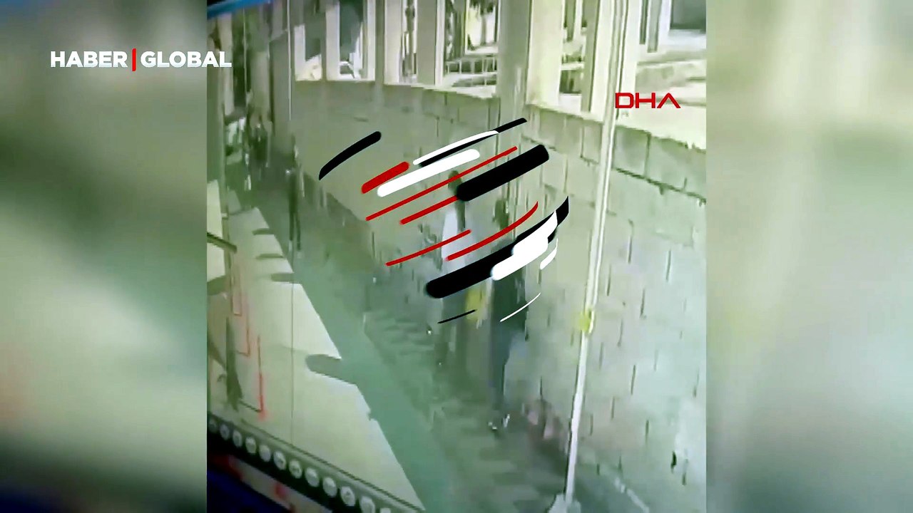 Mersin’de spreyle 250 bin dolarlık gasp kamerada!