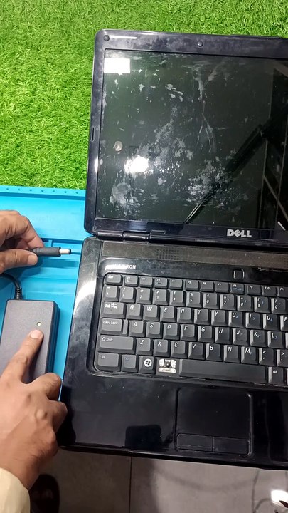 dell Inspiron 1545 charger light goes off when plugged in to the laptop #viral #foryou #viralposts