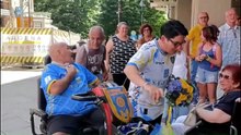 Sara e Gianluca sposi con la maglia della Carrarese