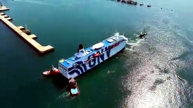 L'incendio, la paura e il rientro dei passeggeri in porto: finisce l'incubo sul traghetto Porto Torres-Genova - VIDEO