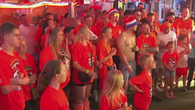 Dutch fans CELEBRATE goals vs Sweden in EMOTIONAL World Cup moment