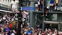 More scenes from the Ticker Tape Parade for The NY Knicks!Bring it, NY!! Wow!🏀🏀🏀🏀🏀🏀🏀