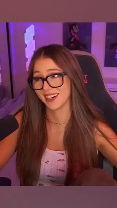 I GOT OFFENDED SO I CLAPPED BACK 😂😡😤 #twitchstreamer #gamergirl #streamer #twitchmoments #twitchclips #twitchfails #jokes #twitch #fyp