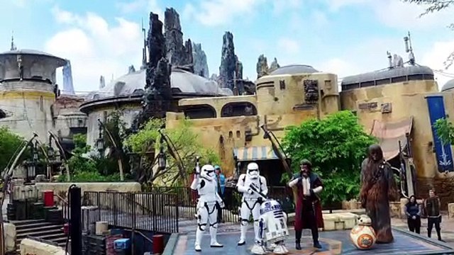 TSA Bans Disney Coke Bottles From Star Wars: Galaxy's Edge | THR News [Full Movie]