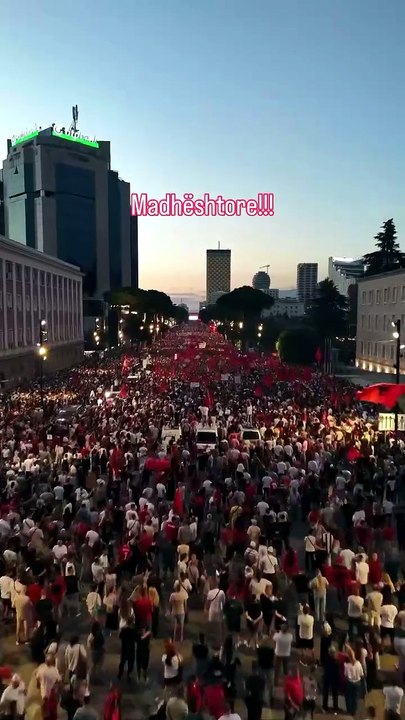 🔵Dita e 21-të e protestës qytetare në Tiranë, protestuesit po kërkojnë largimin e Qeverisë së Edi Ramës nga pushteti❤