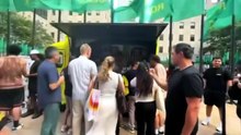 Tras ser borrado en su selección, se puso a vender figuritas en el Mundial en Nueva York