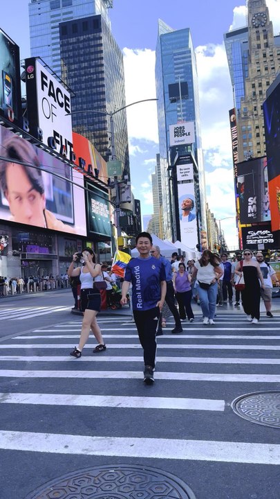 Nelson Wang went to Times Square to celebrate the start of the World Cup. June 20, 2026 (Episode 1)