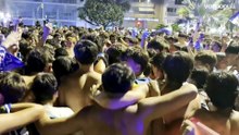 Miles de personas celebran en las calles de Málaga el ascenso a Primera División