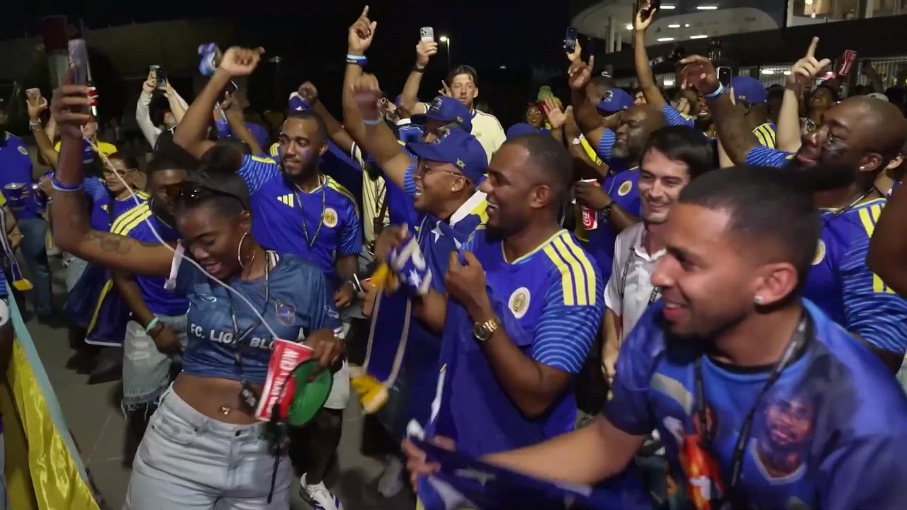 Curacao fans party