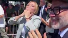 Raduno degli alpini a Gemona in Friuli, la visita a sorpresa della presidente Meloni