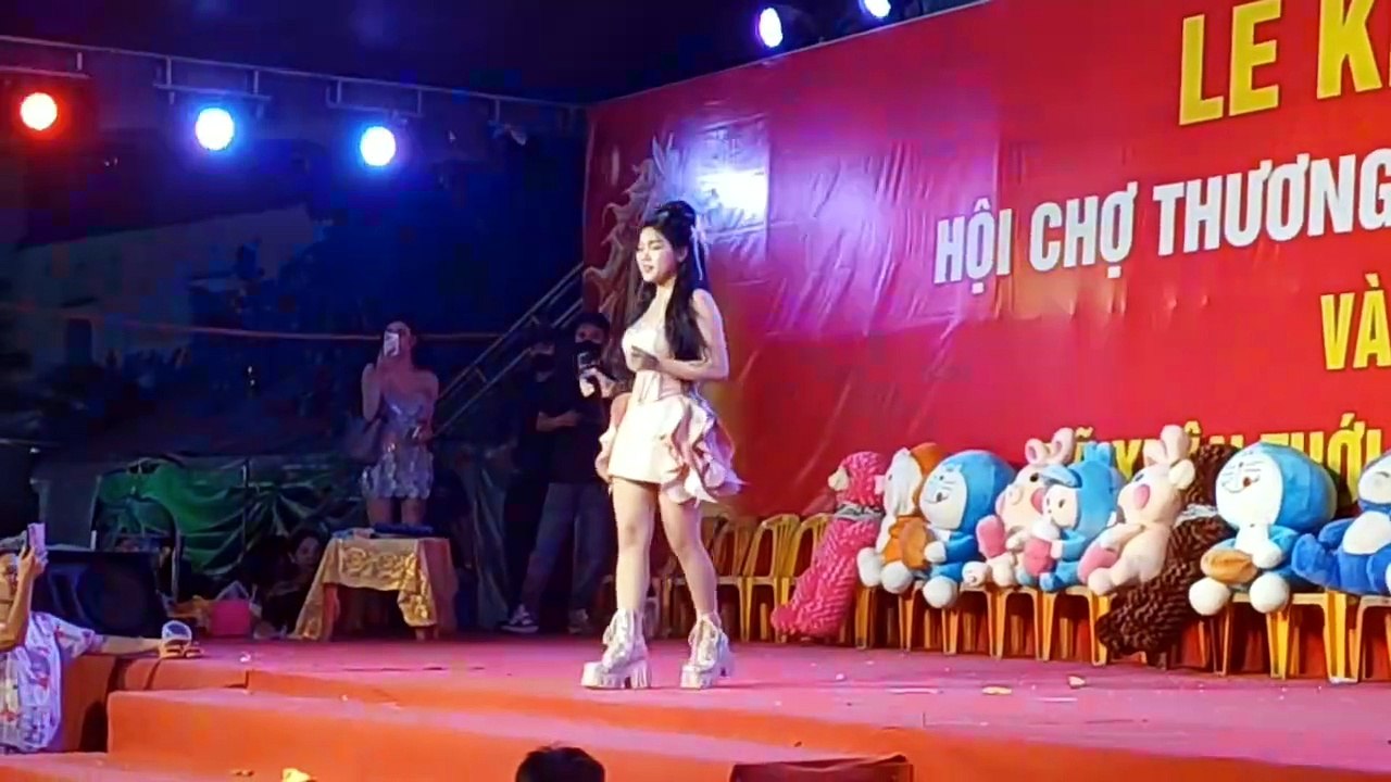 Em nhắc anh Dương Ái Vy