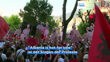 Flamingo-Revolution in Albanien: Bisher größter Protest gegen Trump-Luxus-Resort in Tirana