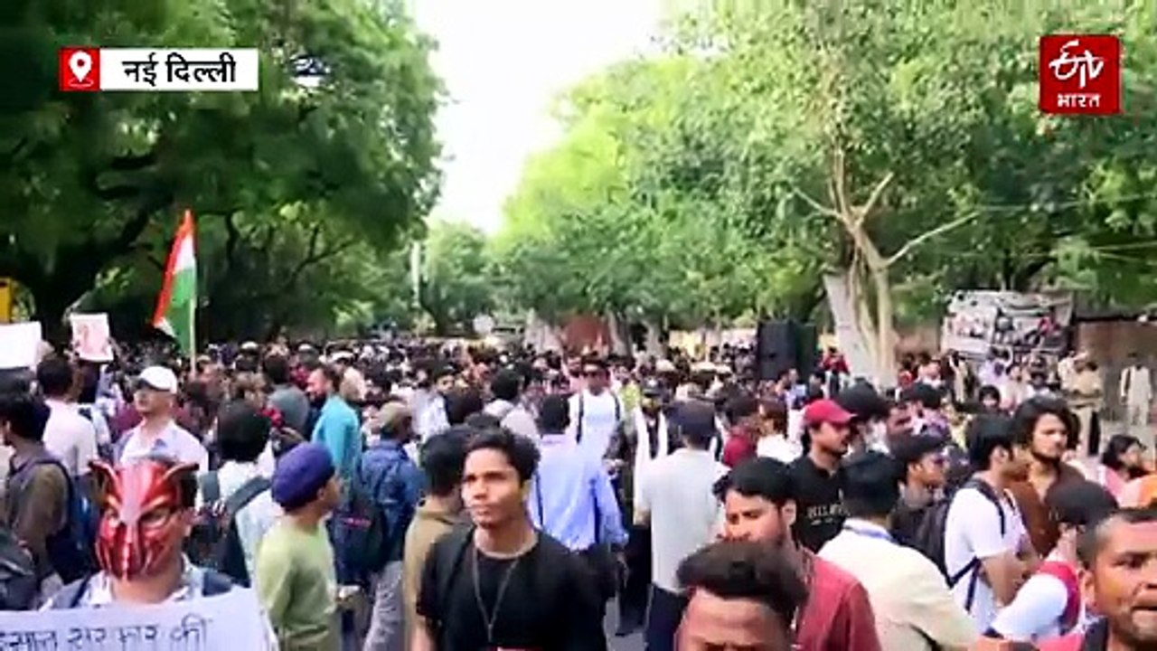 जंतर-मंतर पर कॉकरोच जनता पार्टी का धरना दूसरे द...