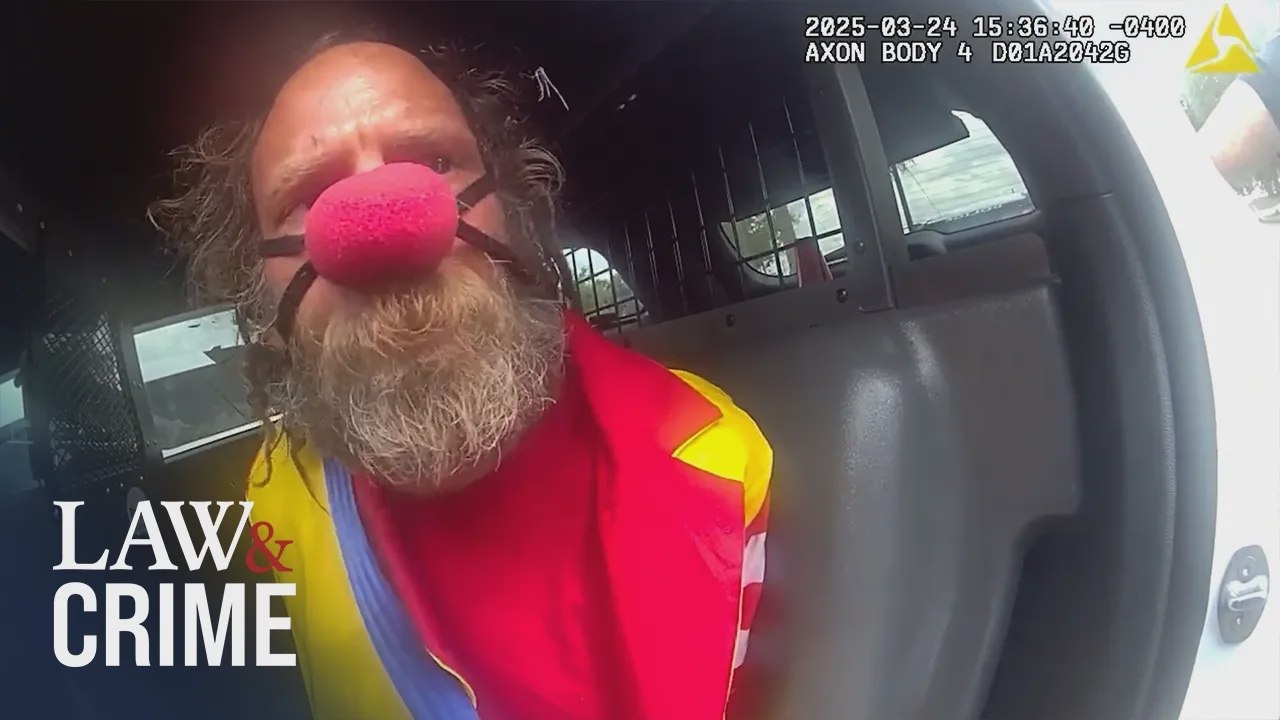 Un clown déchaîné, surnommé « Wicked Jesus », pète les plombs et se fait arrêter