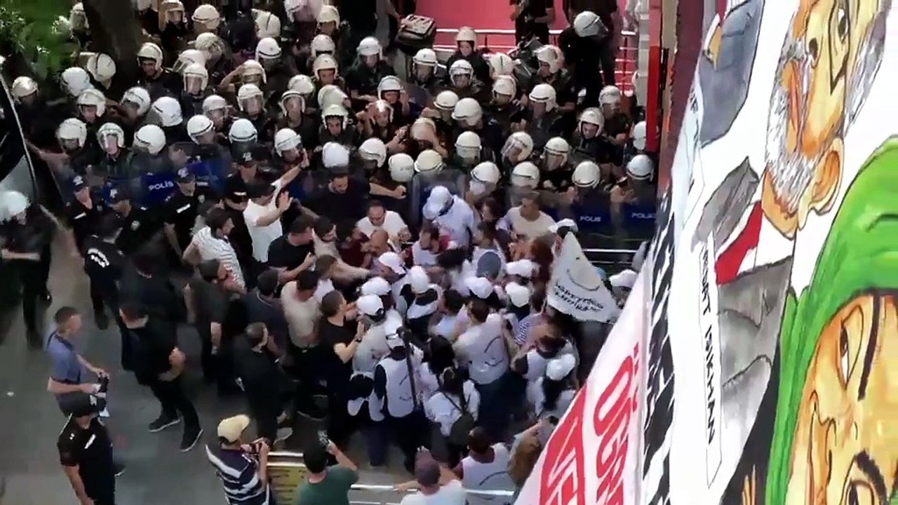 7 gündür aç olan öğretmenlere yine polis müdahalesi