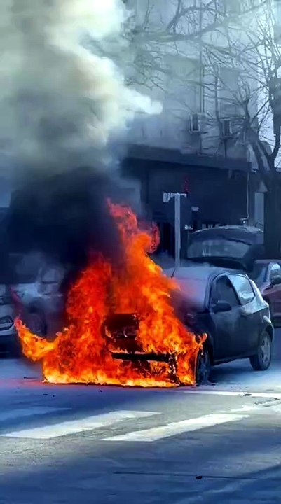 Se incendió un auto en Dorrego y Alsina