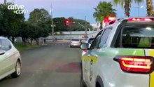 Mulher fica ferida em batida entre carro e moto no bairro Universitário