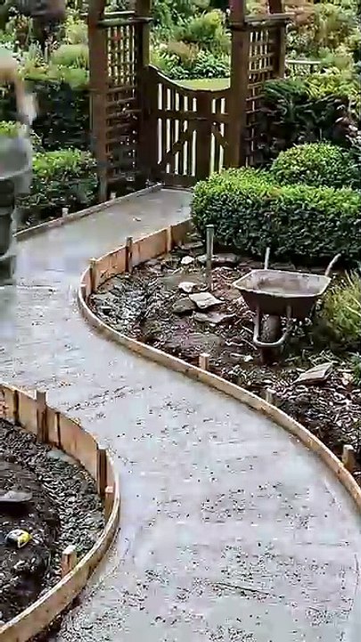 DIY Stunning Iris Garden Path! 🌸 Decorative Concrete Walkway #gardenhacks #gardendiy