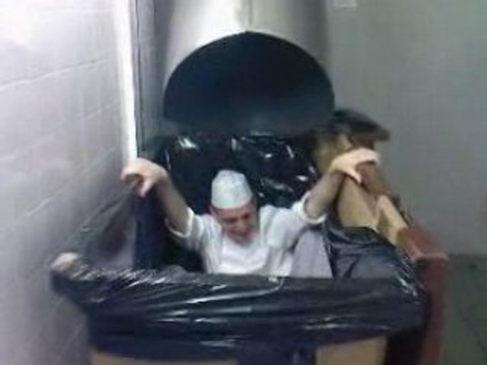 Descente dan la poubelle!mdr