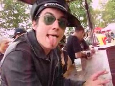 hellfest 2008 Régis au bar: catch et vomit