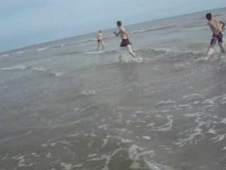 Baignade à la plage au tournoi de la Mie Caline