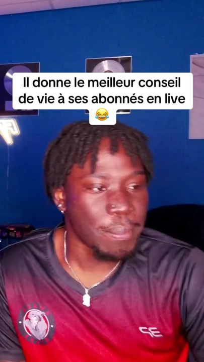 Il donne le meilleur conseil de vie à ses abonnés en live 😂
