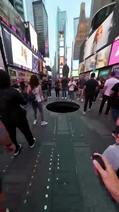 I found a hole to the center of the earth(MP4)