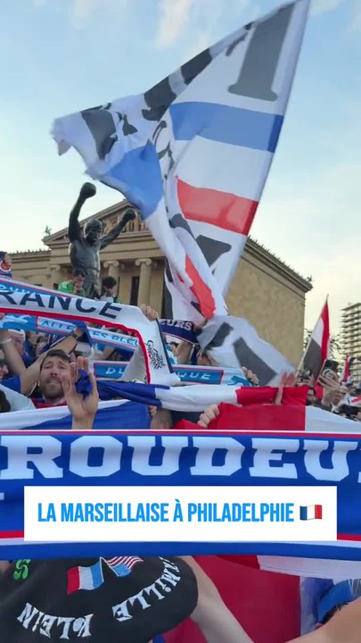 LES SUPPORTERS FRANÇAIS CHANTENT LA MARSEILLAISE À PHILADELPHIE AVANT FRANCE - IRAK