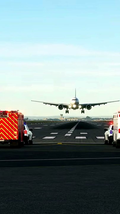 “Extreme Hard Landing in Daylight   Runway Emergency Captured” #EmergencyLanding #RunwayChaos #AirportResponse #AviationFootage #HardLanding
