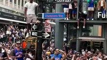 More scenes from the Ticker Tape Parade for The NY Knicks!Bring it, NY!! Wow!🏀🏀🏀🏀🏀🏀🏀