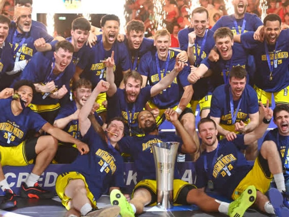 Historischer Wahnsinn! Alba Berlin feiert Meisterschaft im Party-Zug