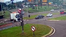 Veja como ocorreu forte engavetamento no Trevo da Portal, em Cascavel