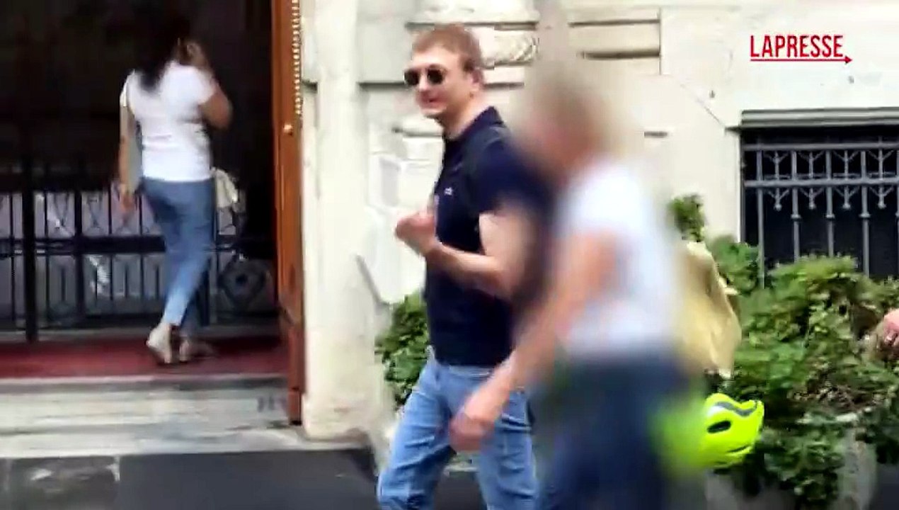 Delitto di Garlasco, Stasi al lavoro a Milano scherza coi cronisti