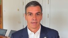 Sánchez calla por la condena a Ábalos pero se graba un TikTok dando consejos sobre el calor: "Bebe agua y ponte crema"