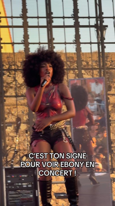 FONCE VOIR EBONY EN CONCERT