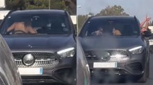 Pillan a una pareja manteniendo relaciones sexuales en un coche por una carretera de Marbella