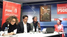 El PSOE quiere captar el voto de 'nietos del exilio' en las "provincias pequeñas" donde hay menos distancia con el PP