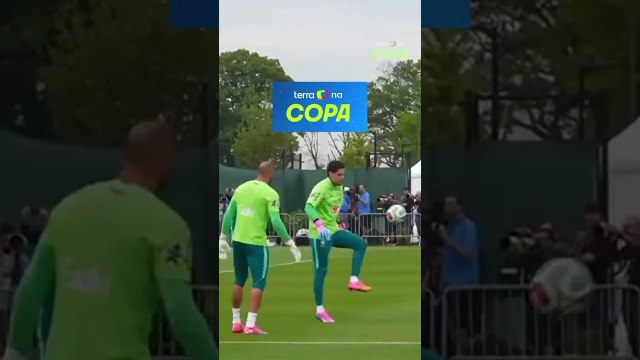 Lembrando os velhos tempos! Taffarel participa de roda de altinha com goleiros da Seleção