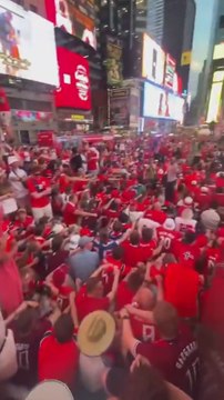 Brutal imagen de la afición de Noruega en Times Square