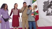El pato Merlín causa furor en la conferencia de Claudia Sheinbaum