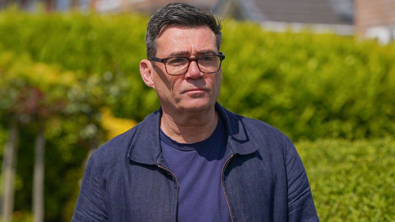 Andy Burnham, futuro primer ministro de Reino Unido, es investido como el diputado laborista por Makerfield