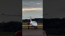 Avião 'desce de lado' após fortes ventos em aeroporto