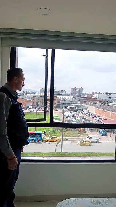 Apartamento frente a autopista en Bogotá: antes y después con ventanas antiruido | El Pimar