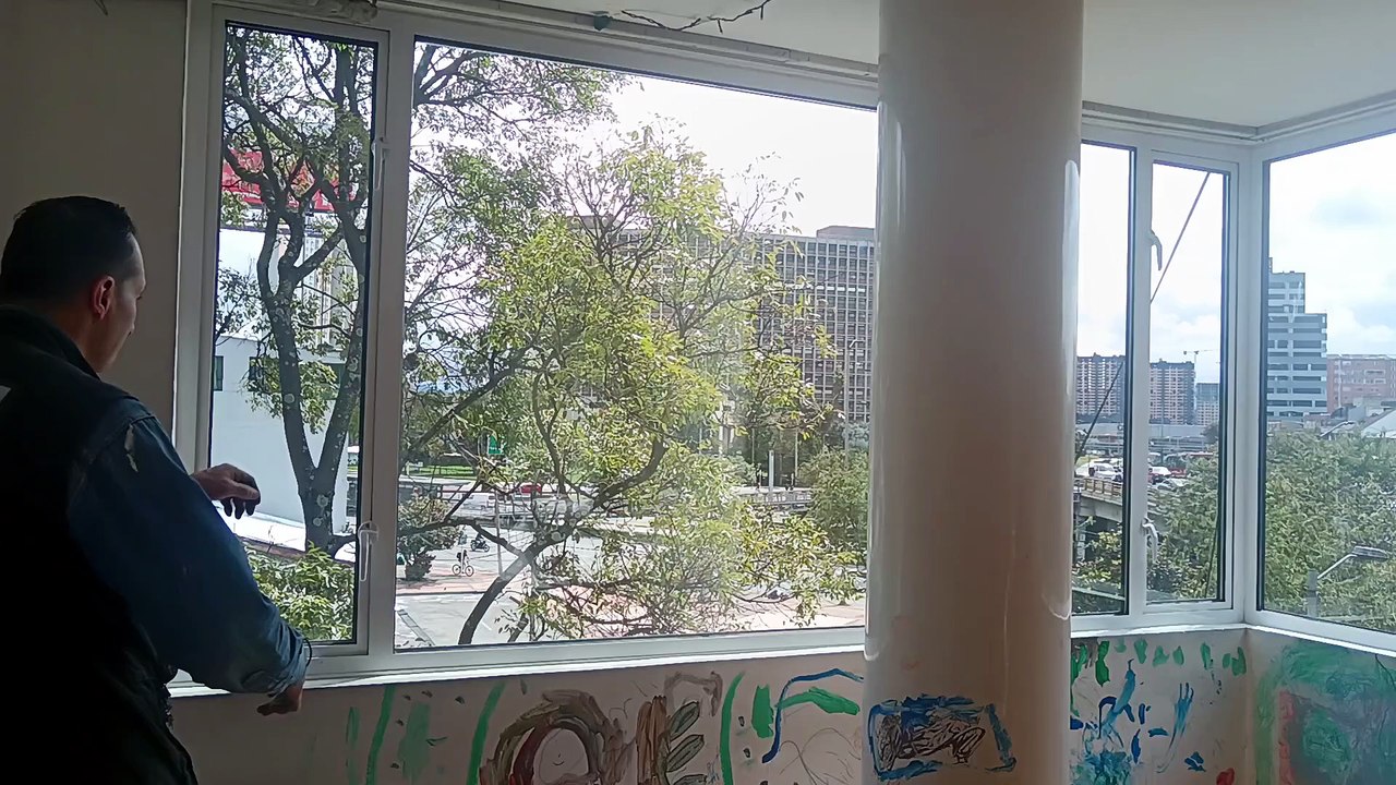 ¿Cómo aprende un niño con esto de fondo?