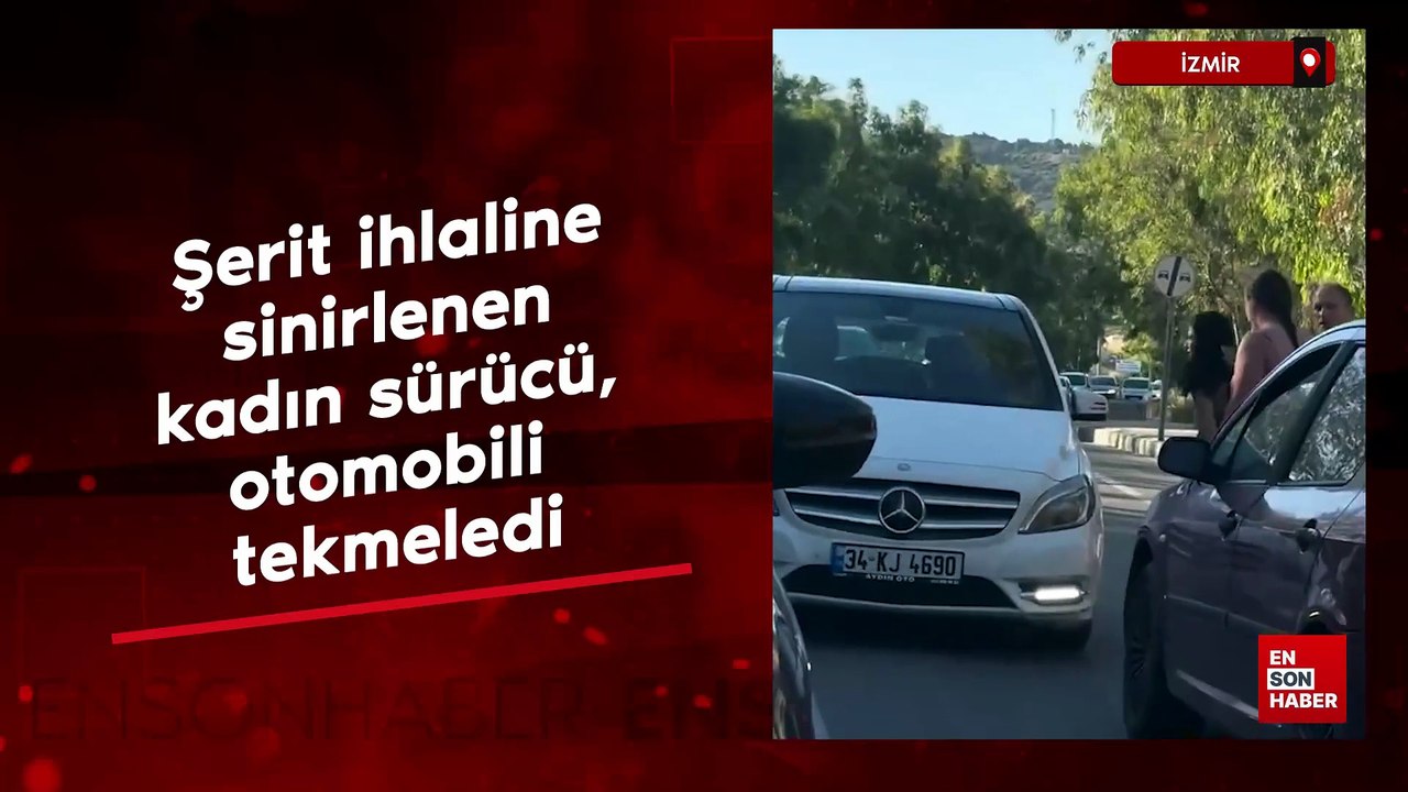 İzmir'de şerit ihlaline sinirlenen kadın sürücü, otomobili tekmeledi
